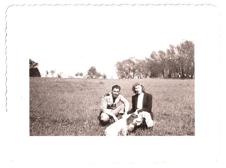 1944.. - Rob, Wicky (Sir Wickhandon), whats-her-name, on Pebble Hill (no house yet).jpg